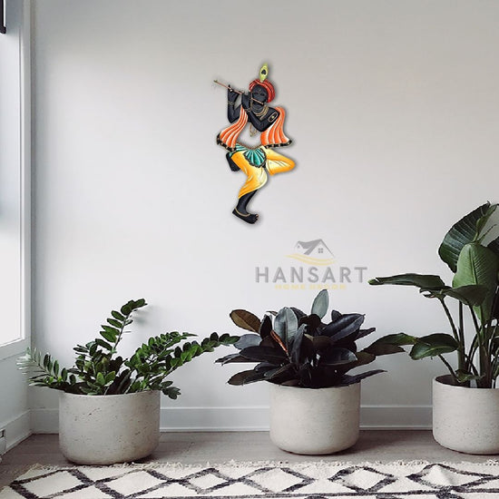 Traditional Wall Decor by Hansart Total Wall Coverage Area: (25 x 16 Inches) High Quality Metallic Construction Hanging Mechanism included Perfect for your living room, bedroom, hall, office reception, guest room, and hotel reception The product is packed by professionals for safe delivery Designed to make your home look complete "Hansart Made In India because India itself is an art".